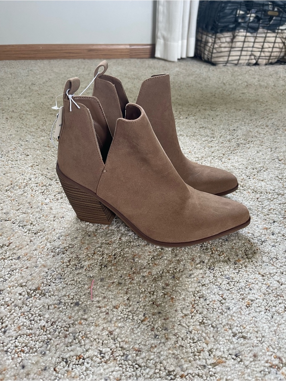 Universal Thread Women's Faux Suede V-Cut Ankle Boots